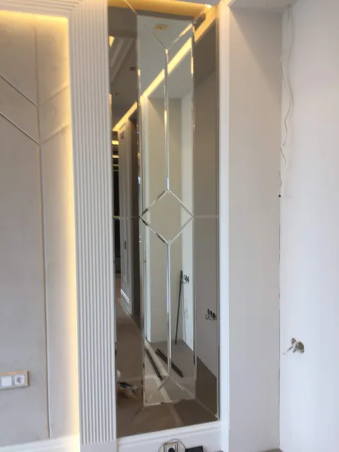 Дзеркала для салону краси на замовлення: LED, панно, ресепшн