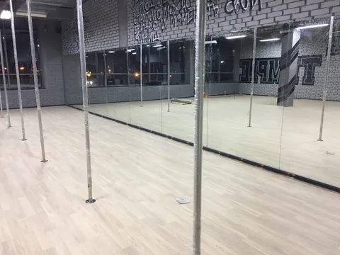 Дзеркала для пул денсу (pole dance) на замовлення: висота, монтаж